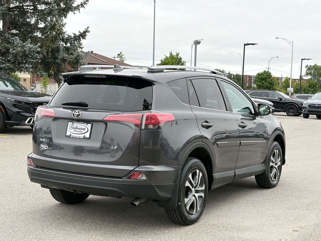 2017 Toyota RAV4 LE Grey Gatineau - photo #5
