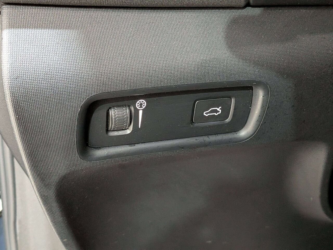 2022 Polestar 2 Long Range Dual Motor Grey Val-David - photo #32
