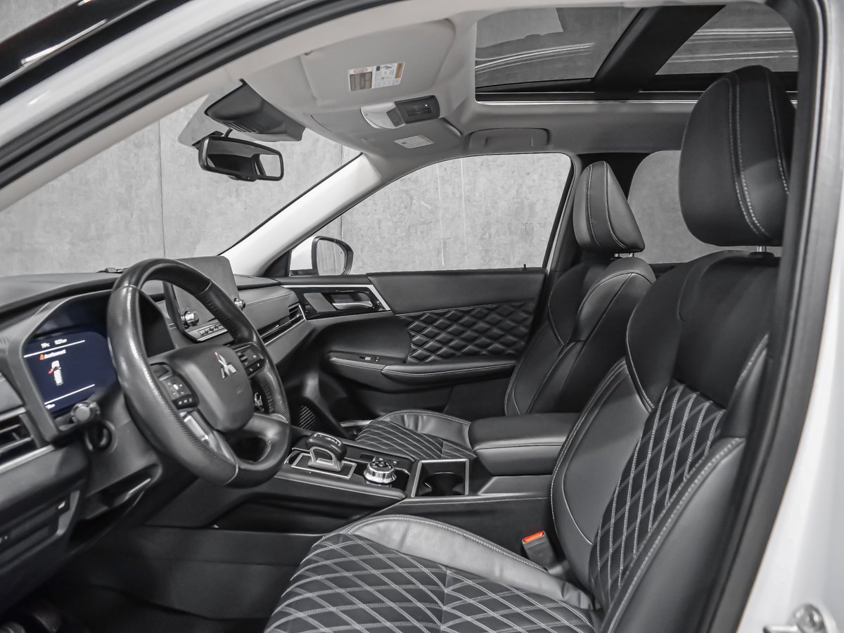 2023 Mitsubishi Outlander SEL S-AWC 7 PLACES White Montreal - photo #10