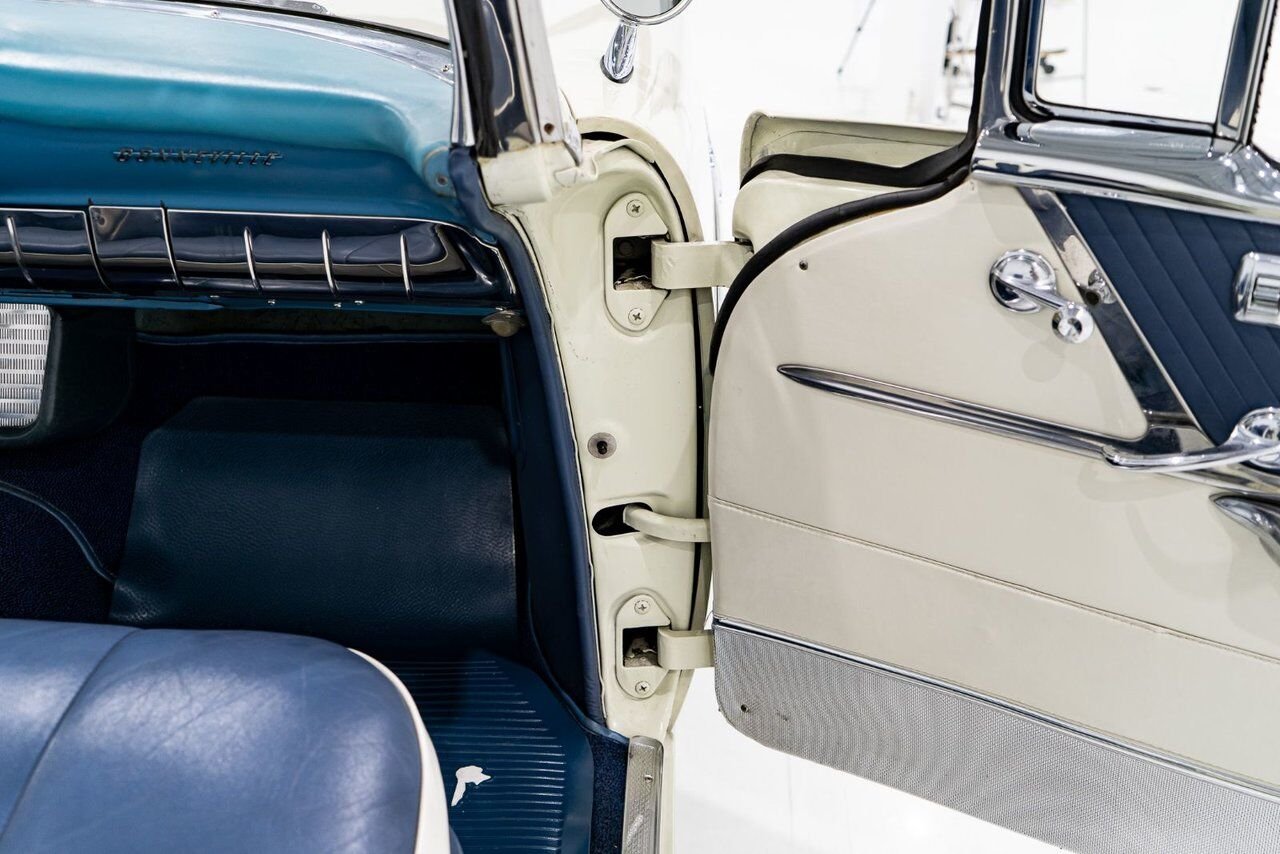 Pontiac Bonneville *PRICE IN USD* Fuel injected 347/315HP 1 of 630 produced 1957 Blanc Montréal - photo #91