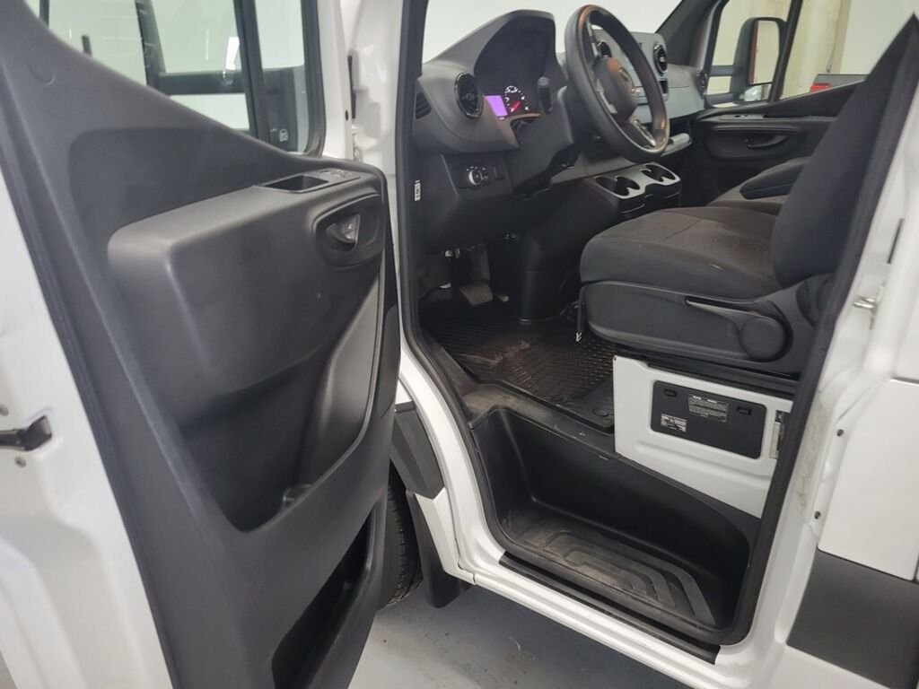 2022 Mercedes-Benz 4500 4500 Standard Roof V6 170" White Kirkland - photo #10