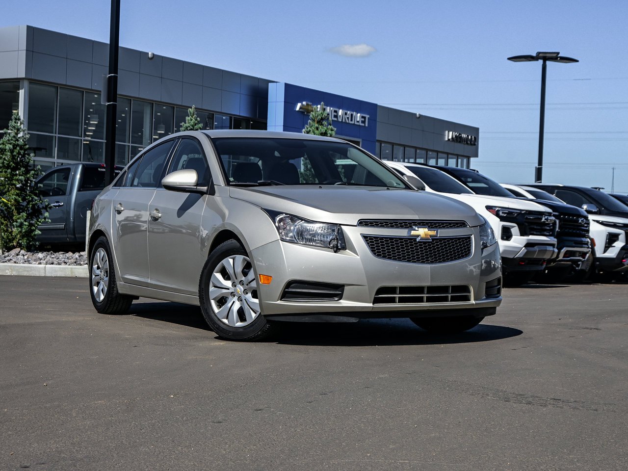 2014 Chevrolet Cruze 4dr Sdn 1LT Beige Sherwood Park - photo #1