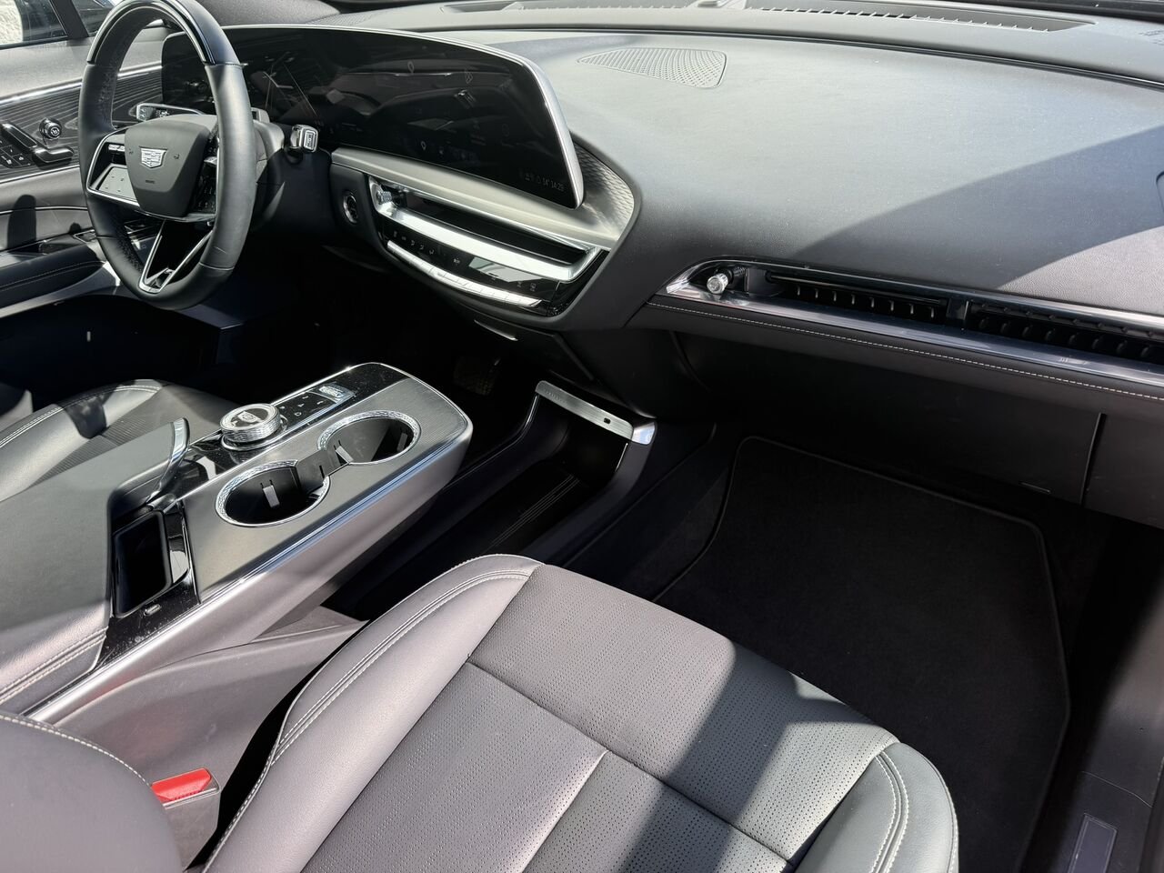 2024 Cadillac LYRIQ LUXURY AWD FINANCEMENT À PARTIR 0.99% Black Laval - photo #8