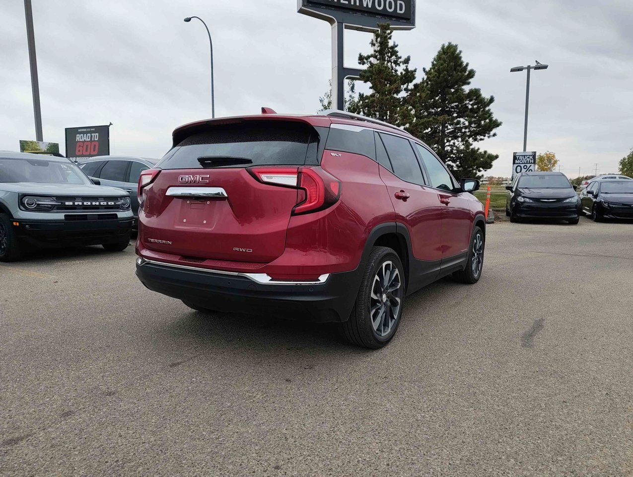 2023 GMC Terrain AWD 4dr SLT Red Sherwood Park - photo #5