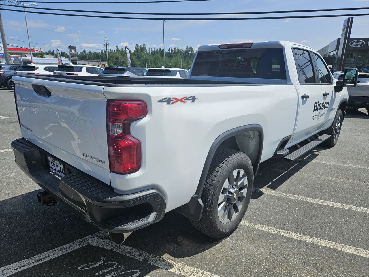 Chevrolet Silverado 2500HD Custom cabine multiplace 4RM 172 po 2026 Blanc sommet Thetford Mines - photo #2