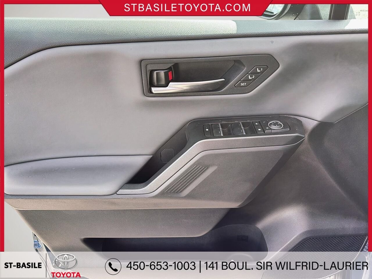 TOYOTA RAV4 Hybride 2026 Gris Saint-Basile-le-Grand - photo #13