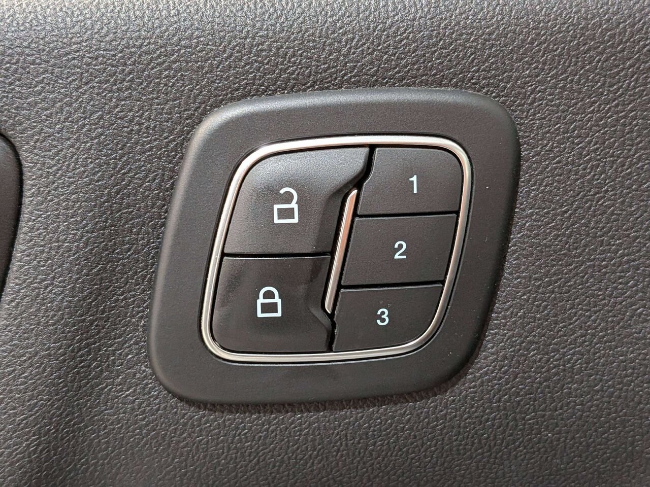 2022 Ford Escape Titanium Plug-In Hybrid FWD White Val-David - photo #35
