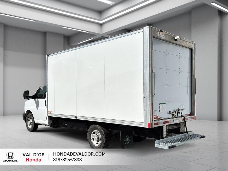 2025 Chevrolet Fourgonnette commerciale tronquée Express 3500 fourgonnette 159 po White