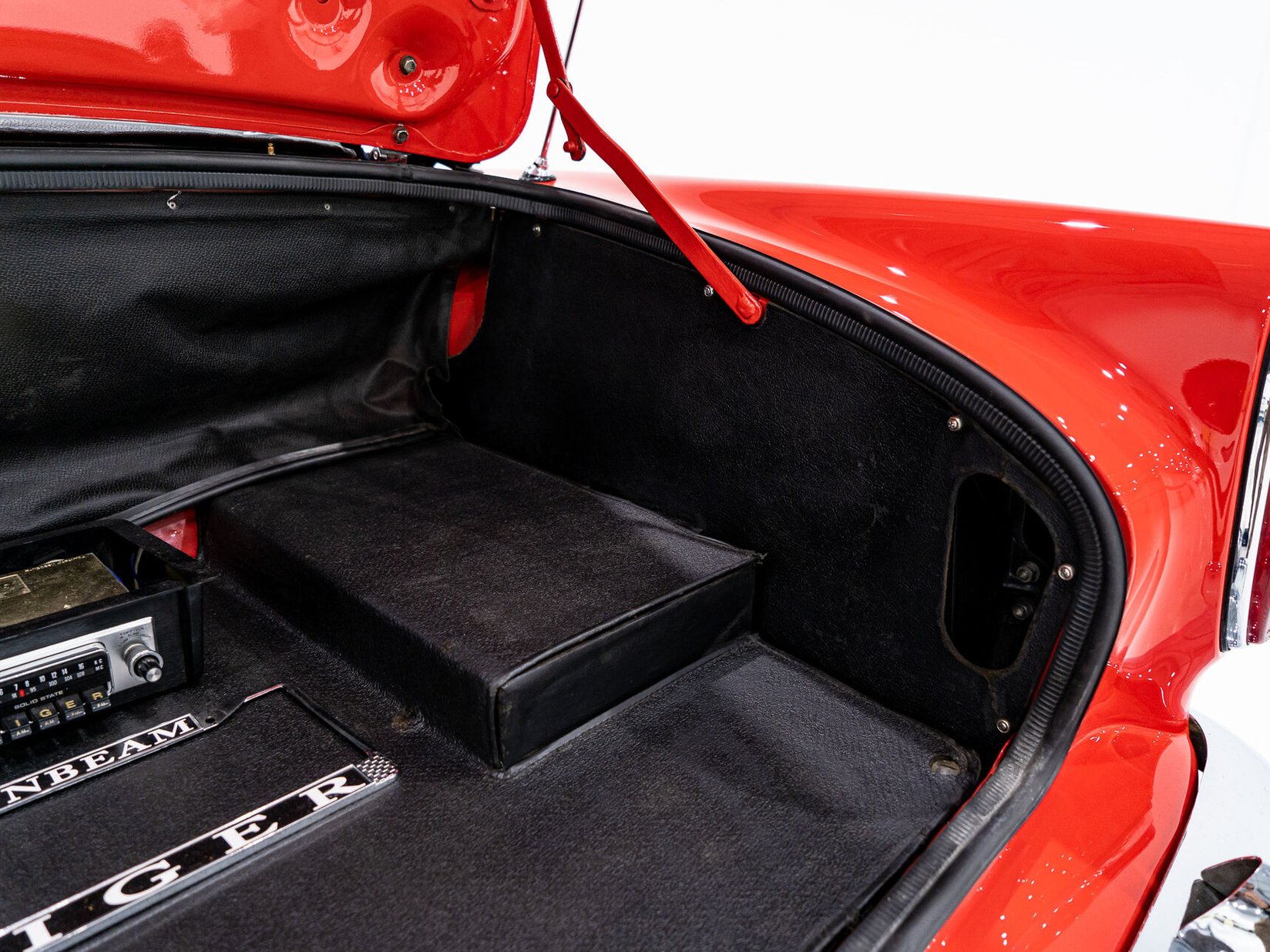 Sunbeam Tiger Unrestored with single repaint **PRIX EN USD** 1967 Rouge Montréal - photo #81