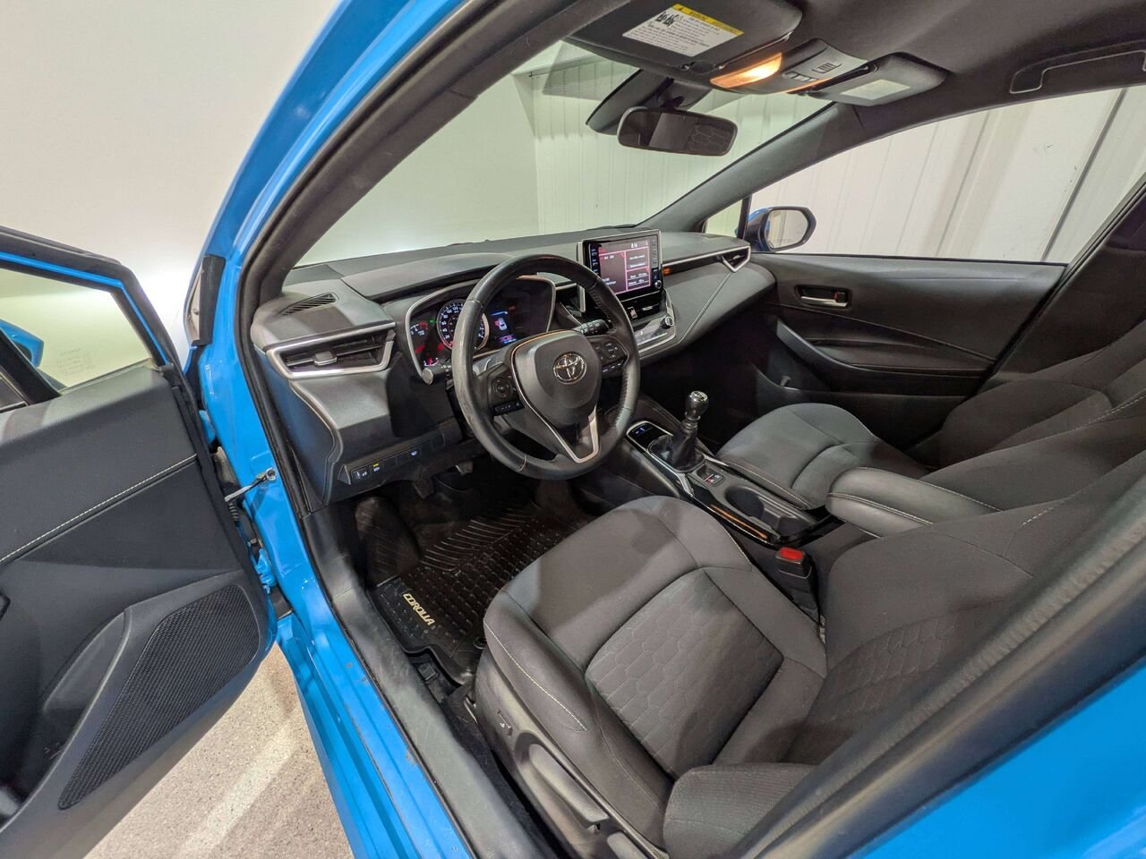 2019 Toyota Corolla Hatchback Manual Blue Val-David - photo #9