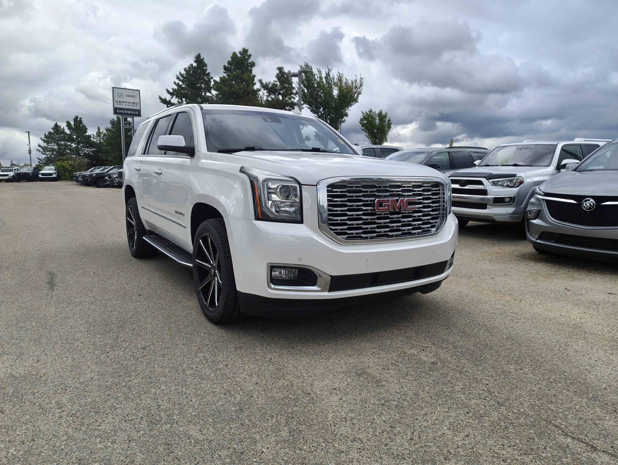 2018 GMC Yukon 4WD 4dr Denali White Sherwood Park - photo #2