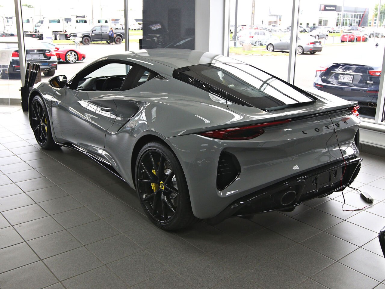 Lotus Emira 2026 Nimbus Gray Québec - photo #6