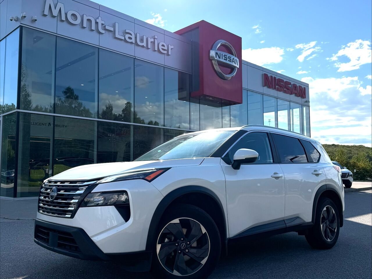 Nissan Rogue SV 2024 Blanc Mont-Laurier - photo #0