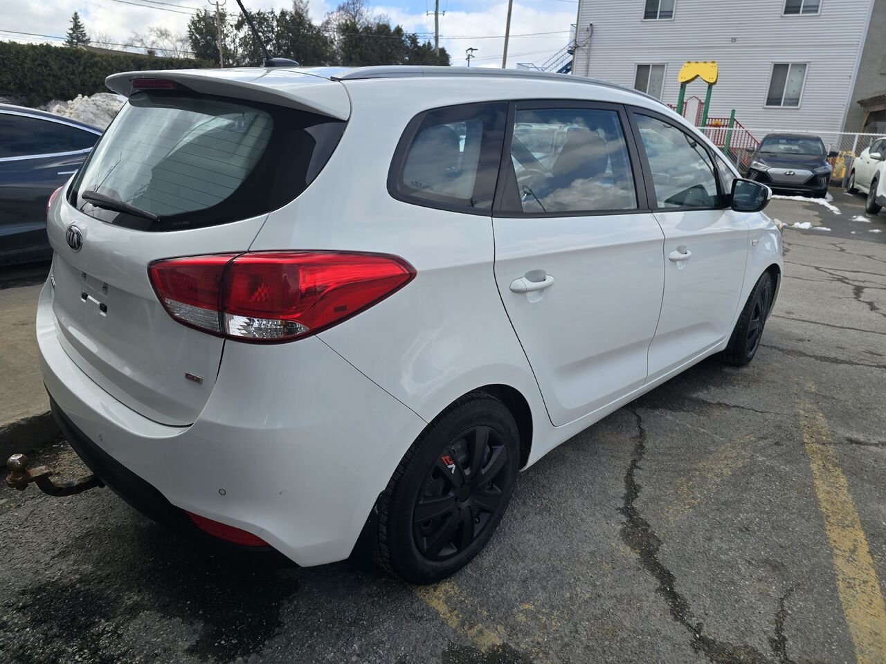 2016 Kia Rondo White  - photo #5
