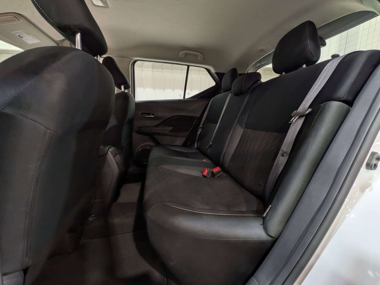 Nissan Kicks Play SV FWD 2025 Blanc Mirabel - photo #10