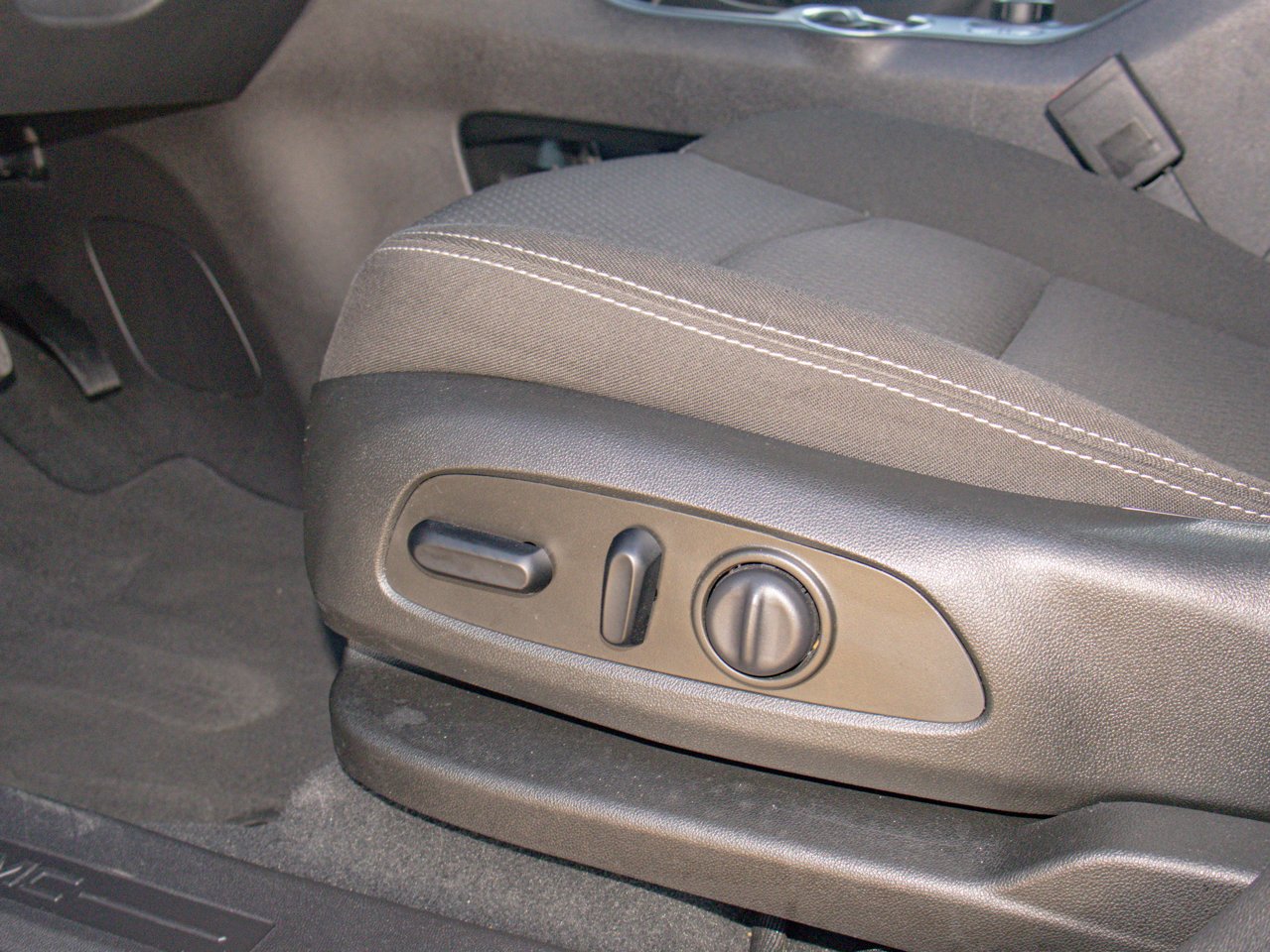 2024 GMC Terrain AWD 4dr SLE Grey Sherwood Park - photo #16