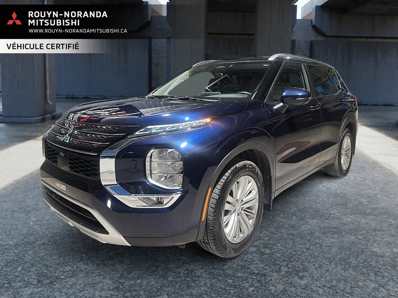 2024 Mitsubishi Outlander Blue  - photo #0