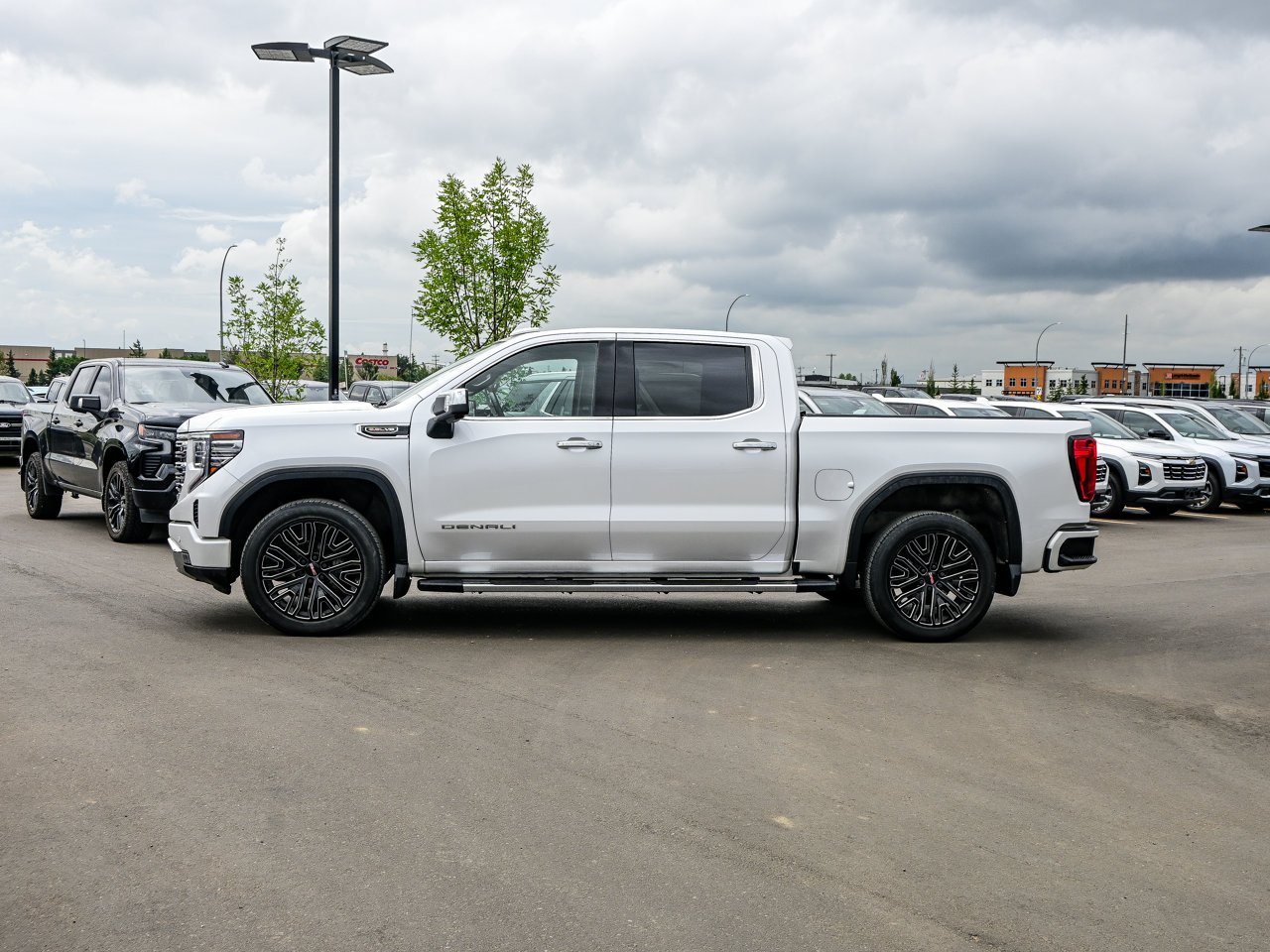 2024 GMC Sierra 1500 4WD Crew Cab 147 Denali White Sherwood Park - photo #9
