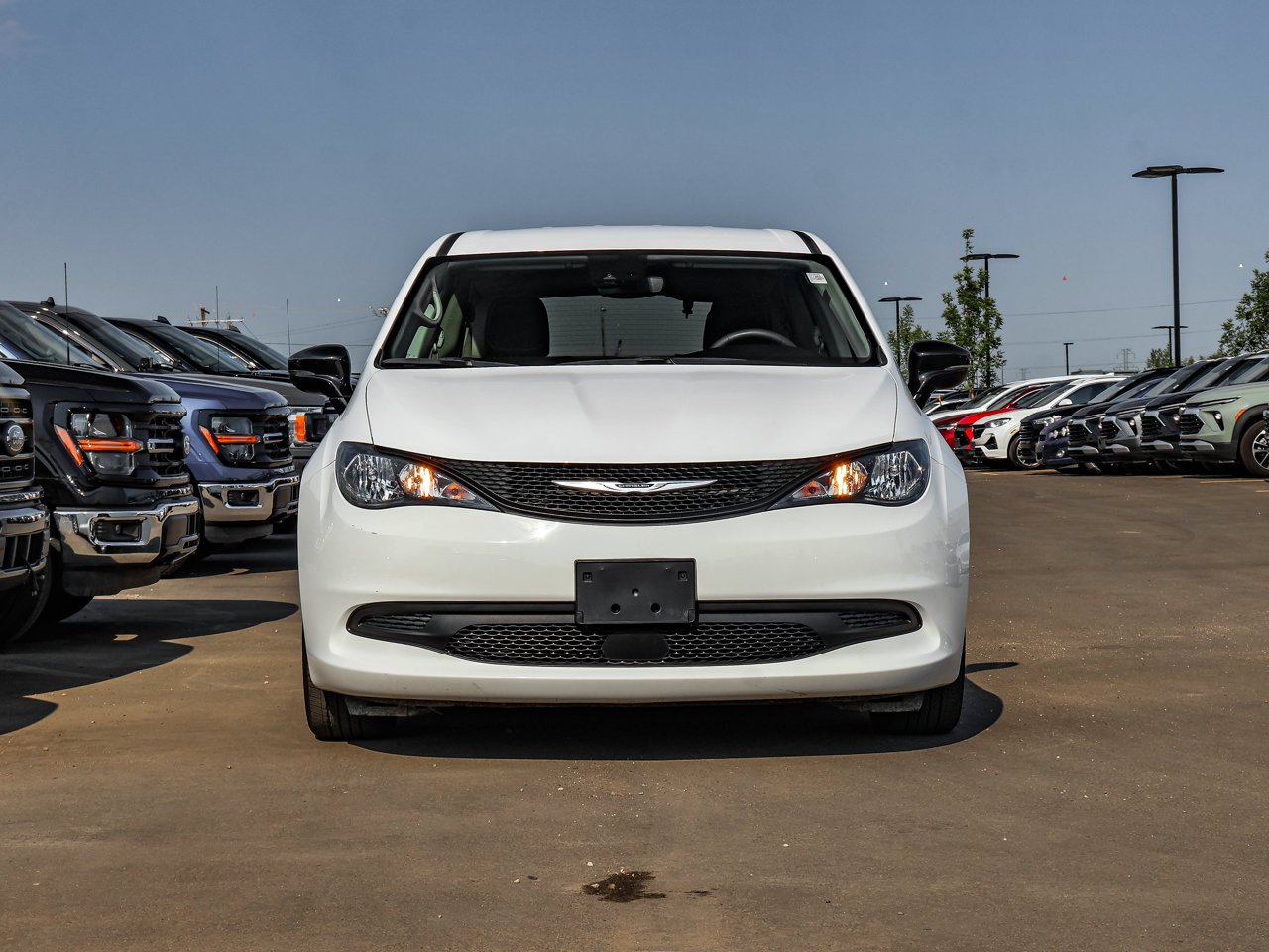 2024 Chrysler Grand Caravan SXT 2WD White Sherwood Park - photo #2
