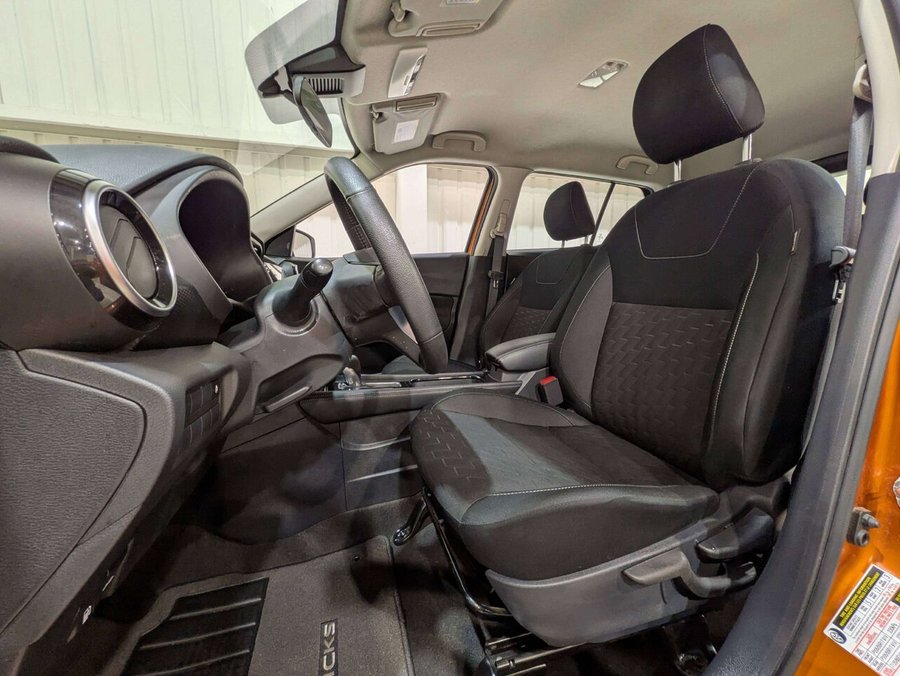 2024 Nissan Kicks SV FWD Orange