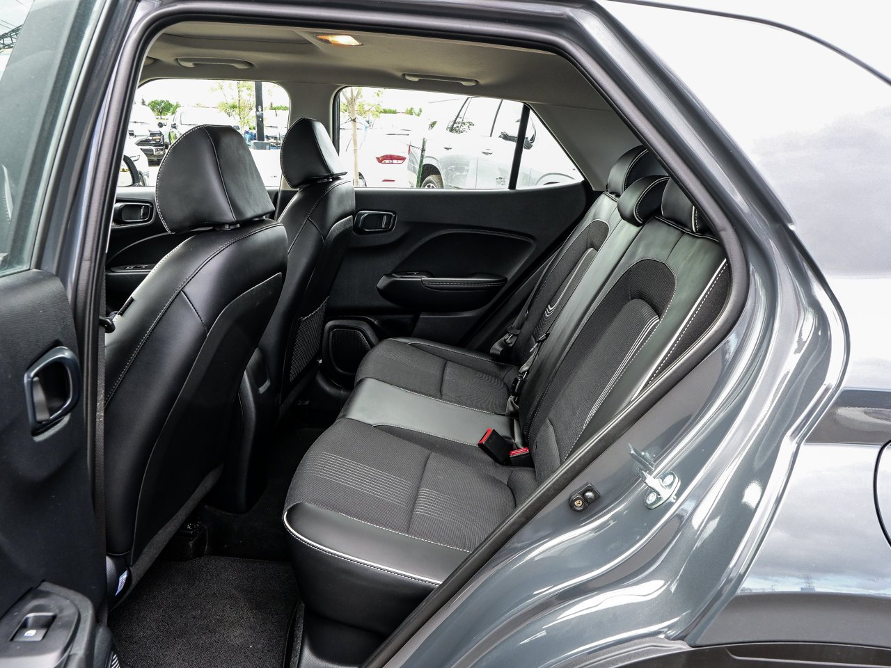 2025 Hyundai Venue Ultimate IVT w/Black Interior Grey Sherwood Park - photo #30
