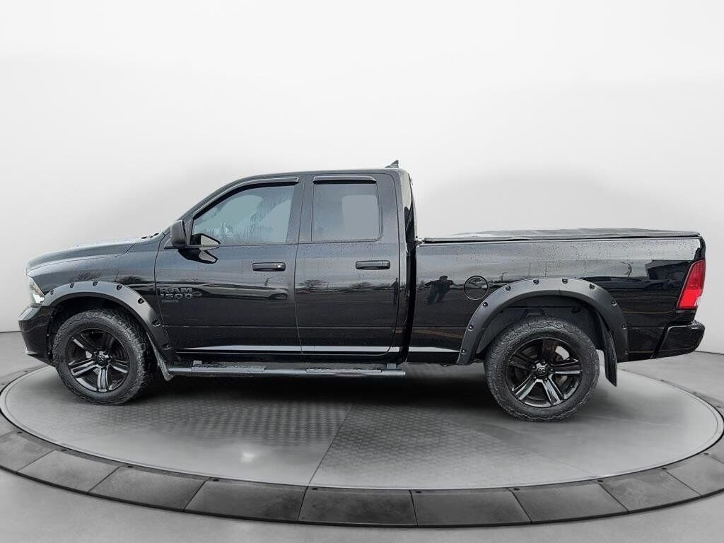2020 Ram 1500 Classic Express Black Baie-Comeau - photo #4