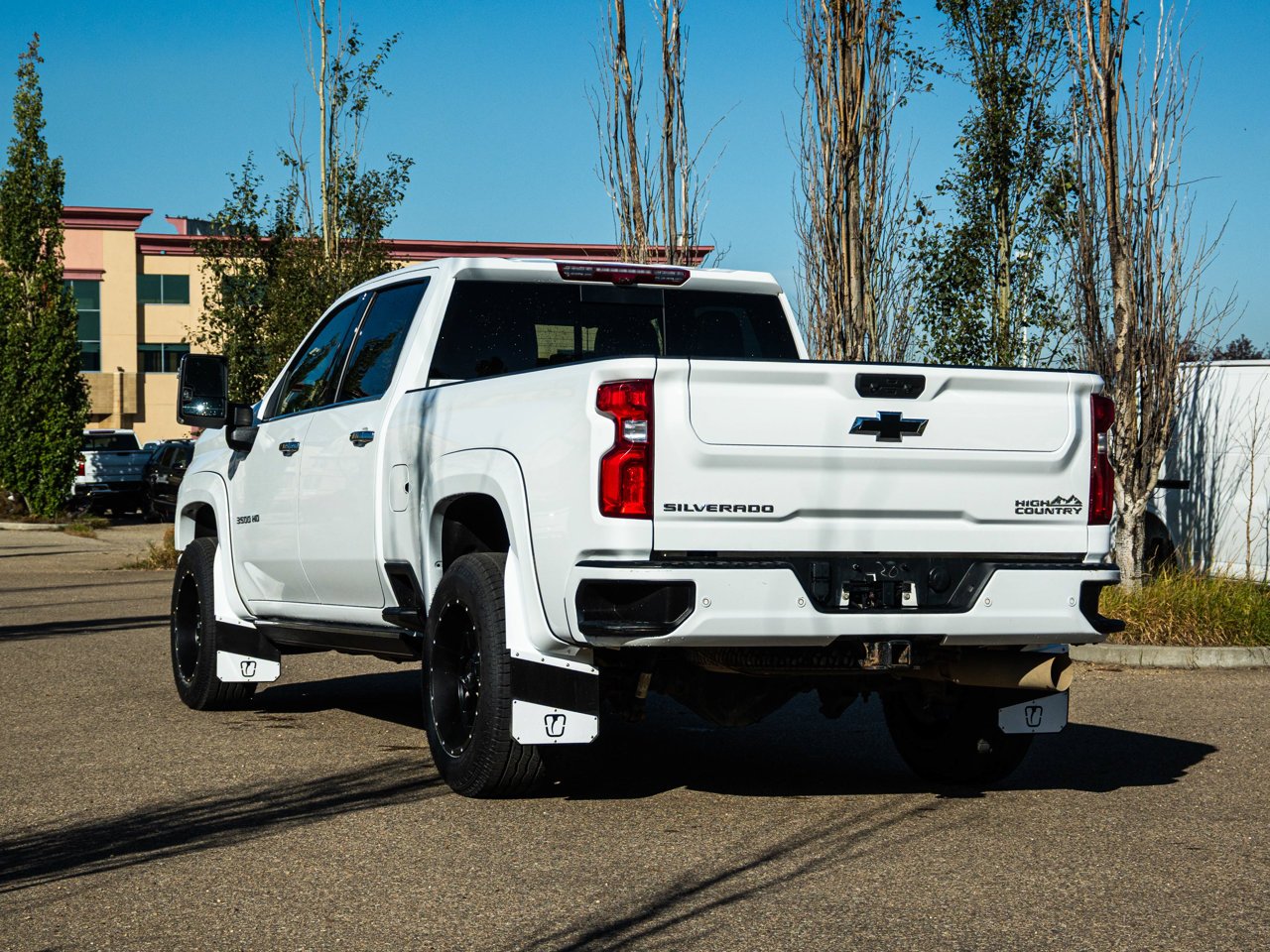 2023 Chevrolet Silverado 3500HD 4WD Crew Cab 159 High Country White Sherwood Park - photo #11