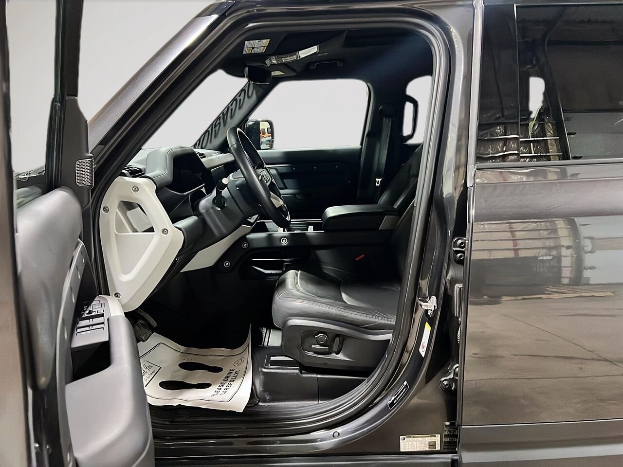 2024 Land Rover Defender Grey Québec - photo #27