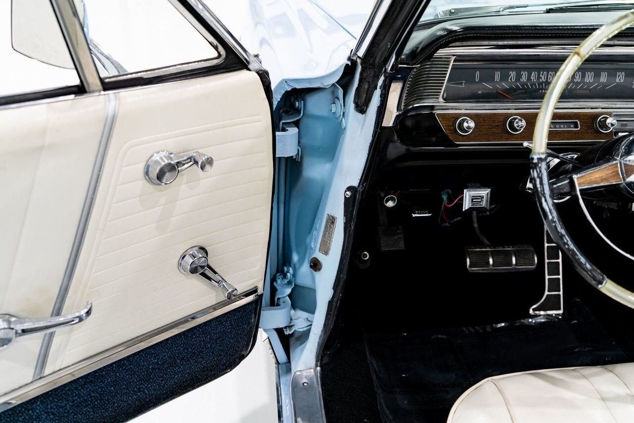 Pontiac Bonneville **PRICE IN USD** 1964 Bleu Montréal - photo #68