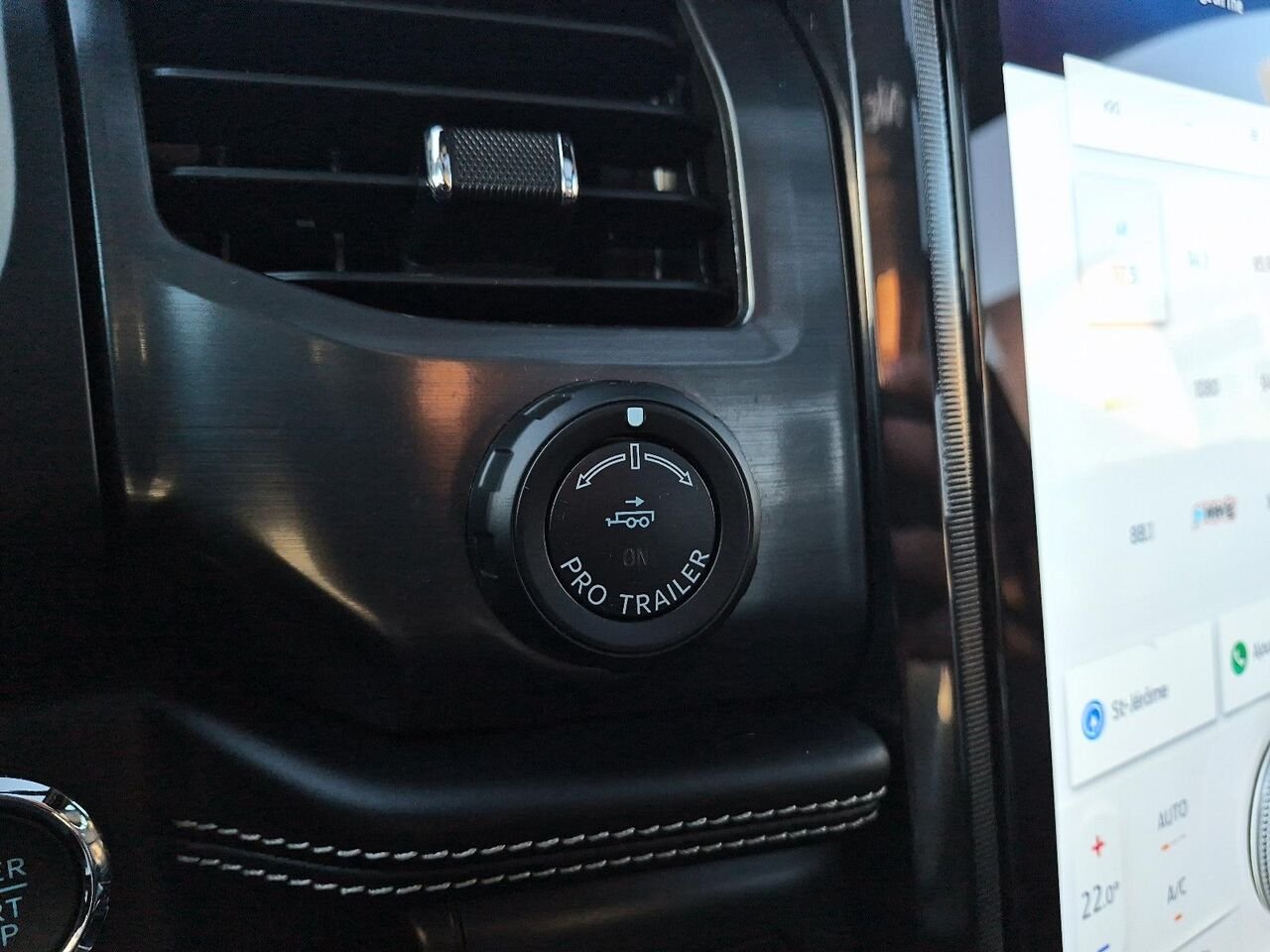 2025 Ford F-150 Lightning Black Saint-Jérôme - photo #15