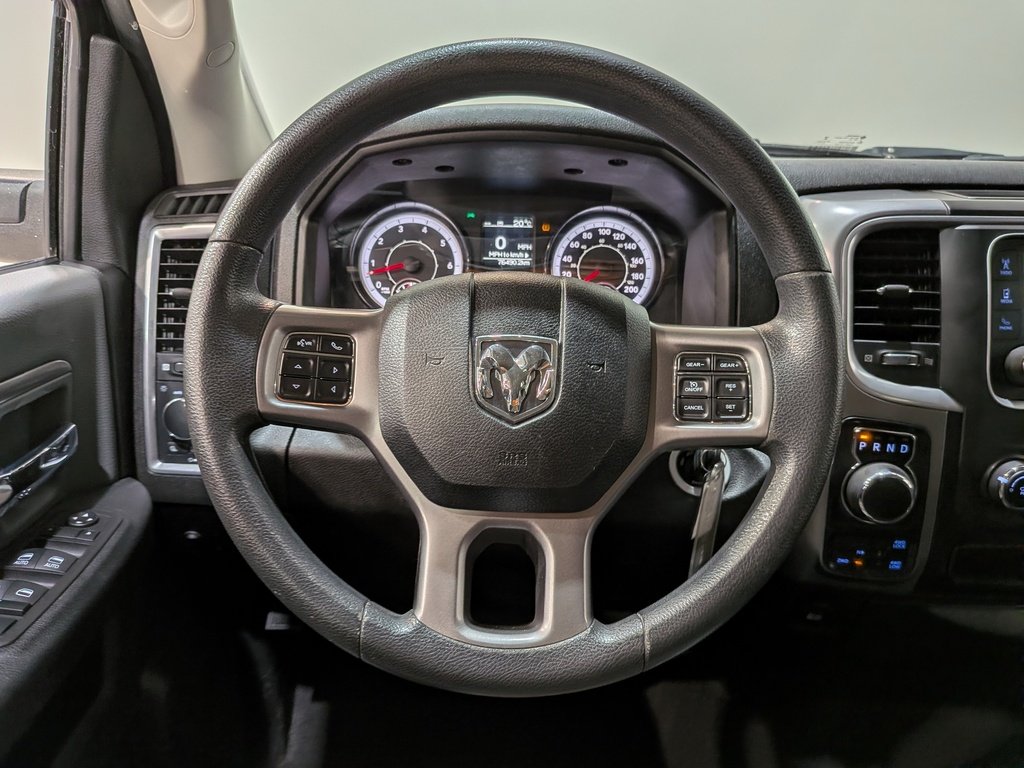 2023 Ram 1500 Classic SLT 4x4 Crew Cab 5'7" Box Grey Val-David - photo #12