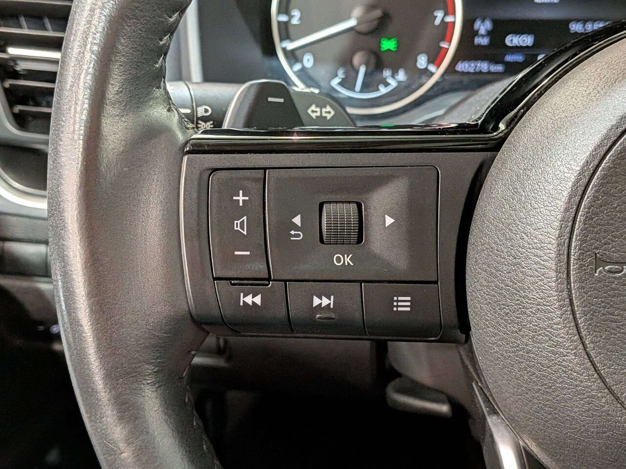 2023 Nissan Rogue AWD SV Moonroof Grey Val-David - photo #15