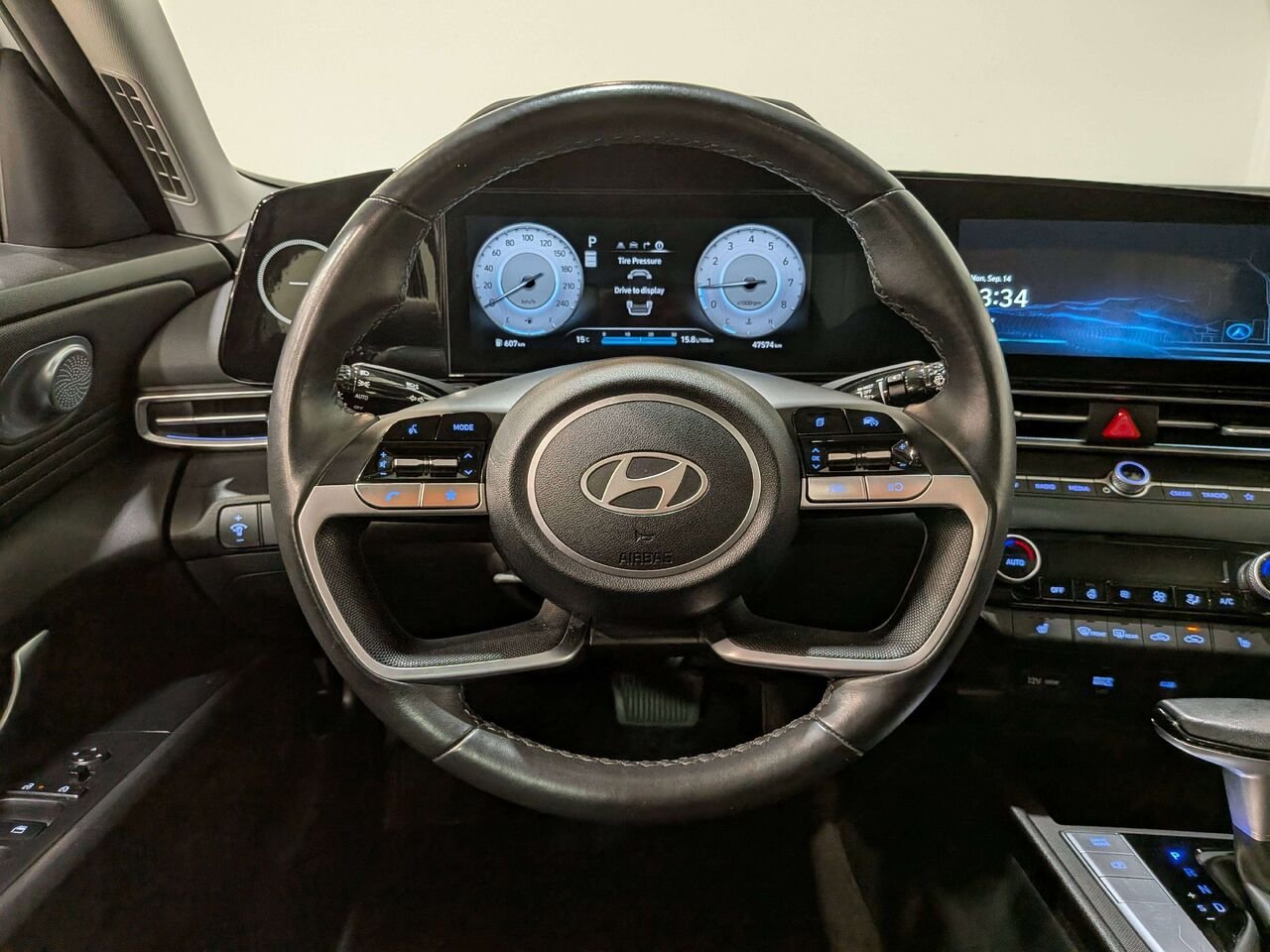 2025 Hyundai Elantra Preferred IVT w/Tech Pkg White Val-David - photo #12