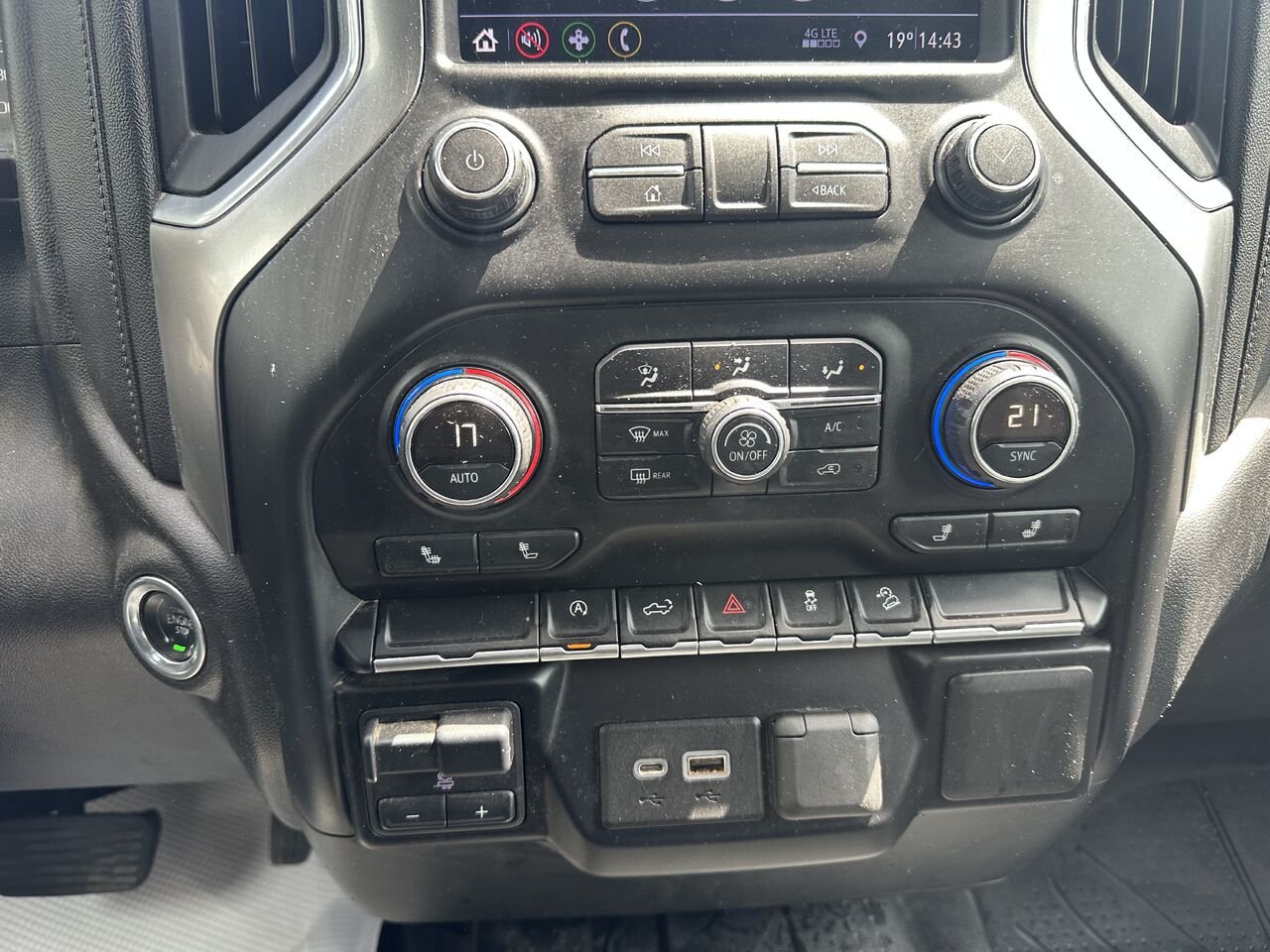 CHEVROLET SILVERADO K1500 RST RST cabine multiplace 4RM 157 po 2019 Bleu Gatineau - photo #8