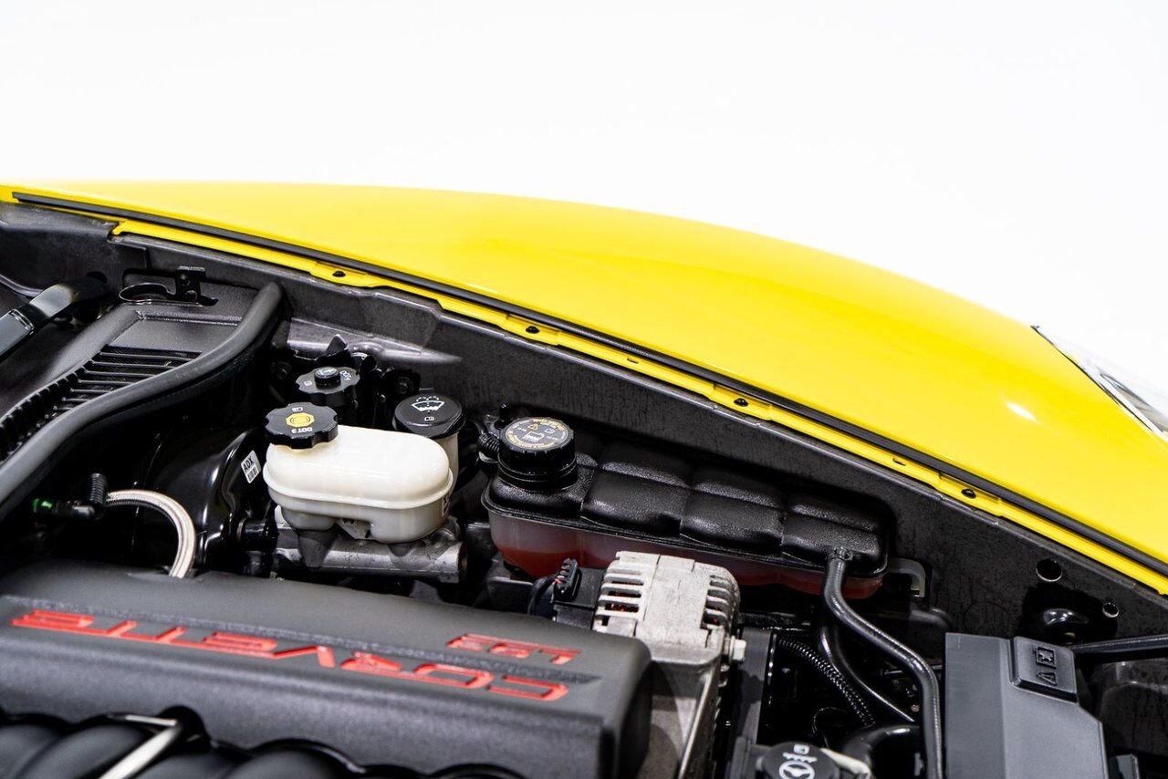 Chevrolet Corvette PRIX EN USD | With Only 900km (563mi) From New With Window Sticker 2008 Jaune Montréal - photo #25