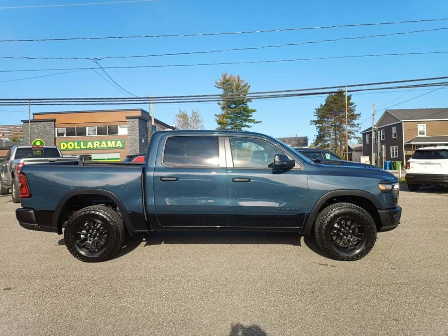 RAM 1500 Rebel cabine d'équipe 4x4 caisse de 5 pi 7 po 2026 Bleu
