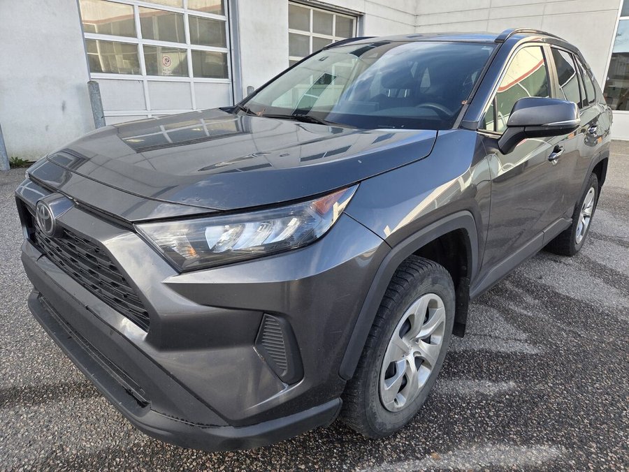 Toyota RAV4 LE LE 2021 Gris