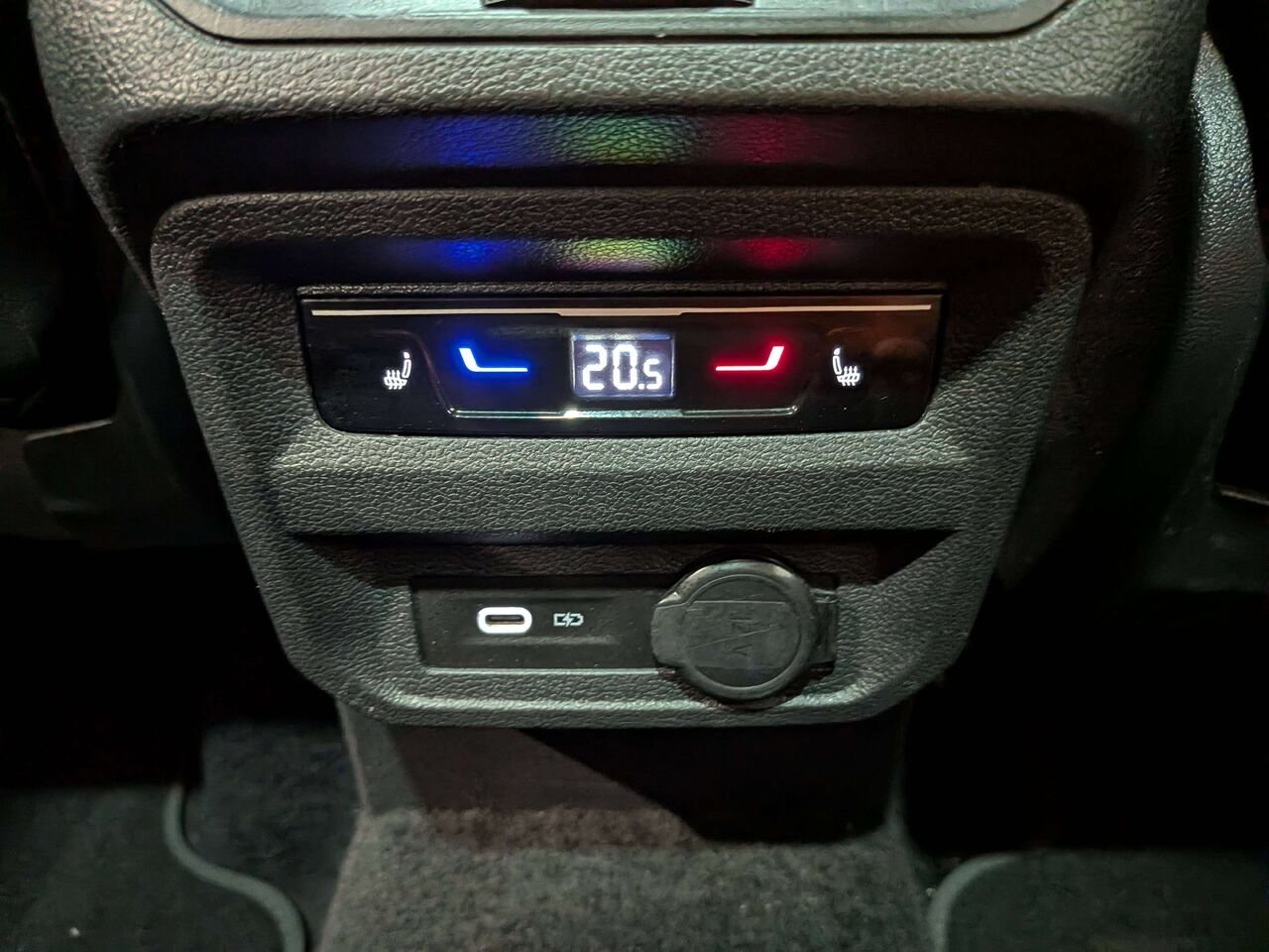 2022 Volkswagen Tiguan Highline R-Line 4MOTION Black Mirabel - photo #19