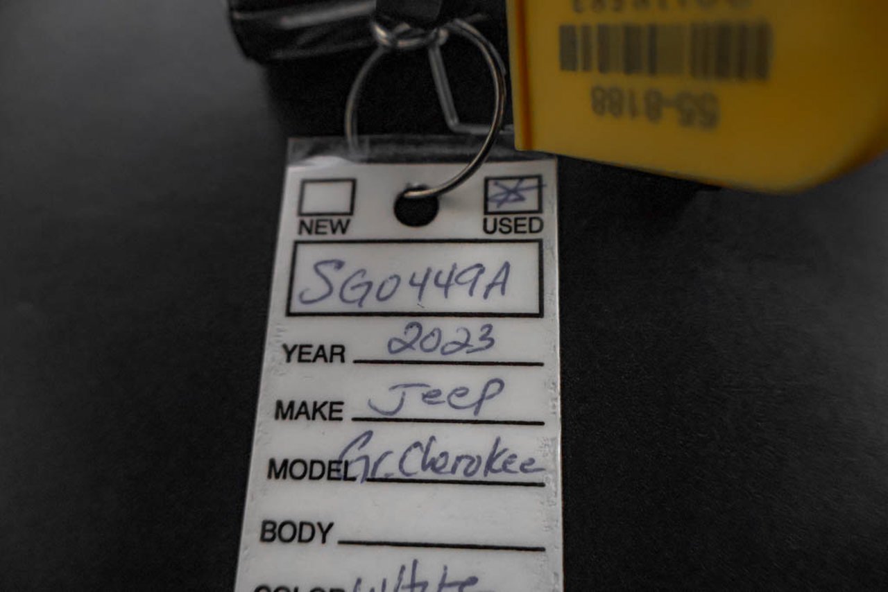 2023 Jeep Grand Cherokee Overland 4x4 White Sherwood Park - photo #38
