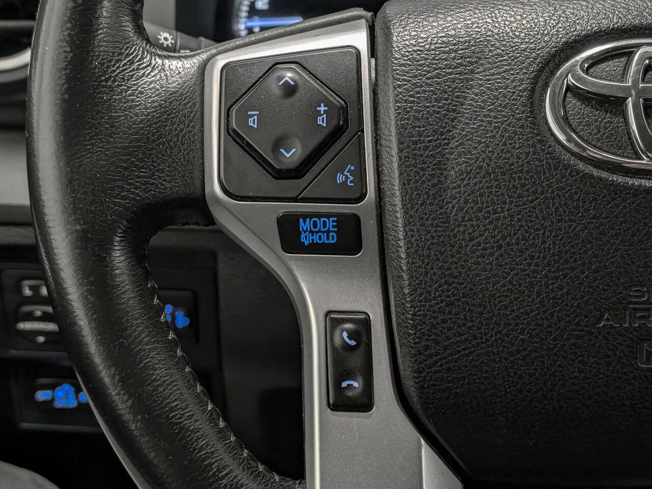TOYOTA Tundra Grade TRD Sport TRD SPORT Cuir Sièges Chauffants Moteur V8 5.7L 2020 Autre Sherbrooke - photo #13