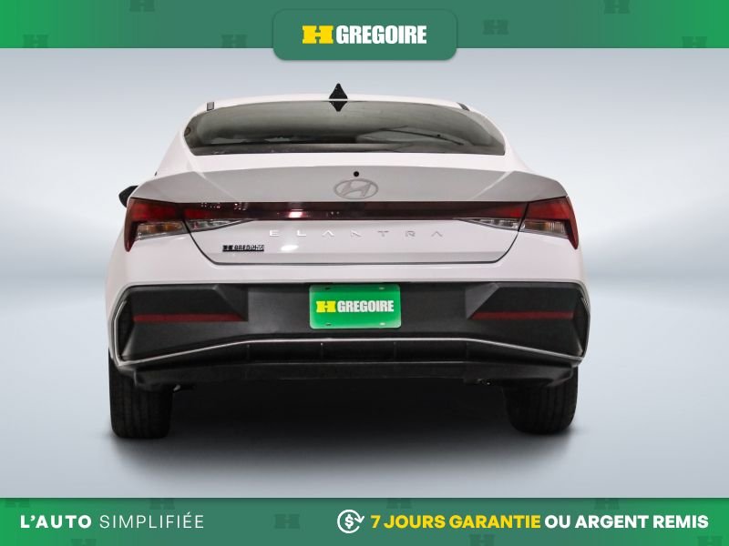 2025 Hyundai Elantra White Saint-Léonard - photo #7