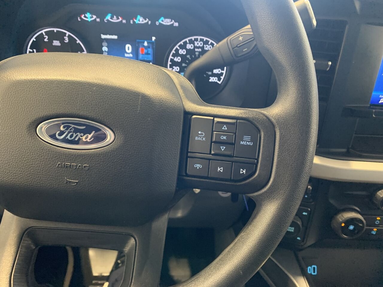 Ford Super Duty F-250 SRW XLT F250 XLT, 4X4, DIESEL, PRET A TRAVAILLER 2024 Blanc Châteauguay - photo #38