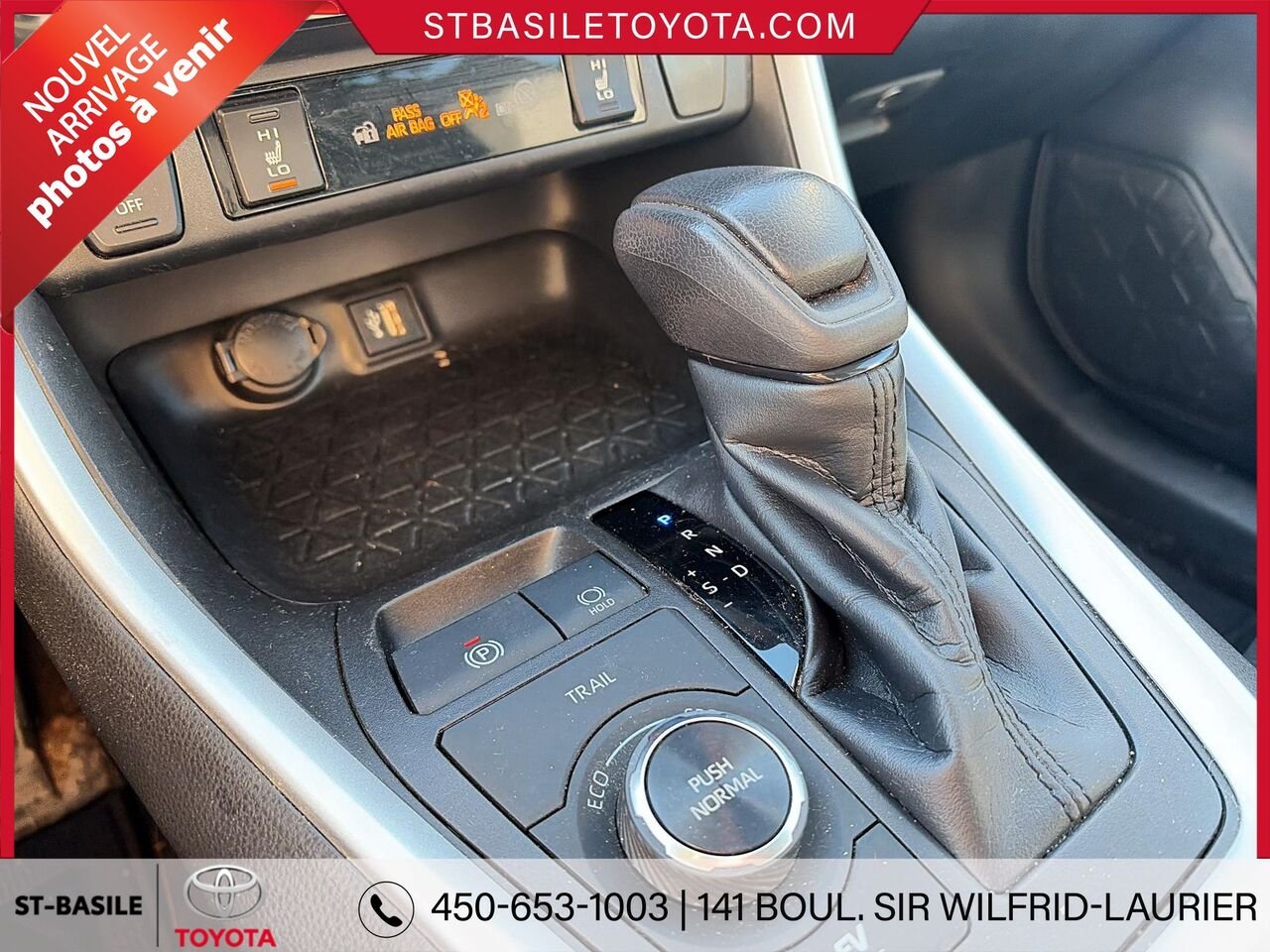 TOYOTA RAV4 Hybride 2023 Blanc Saint-Basile-le-Grand - photo #12