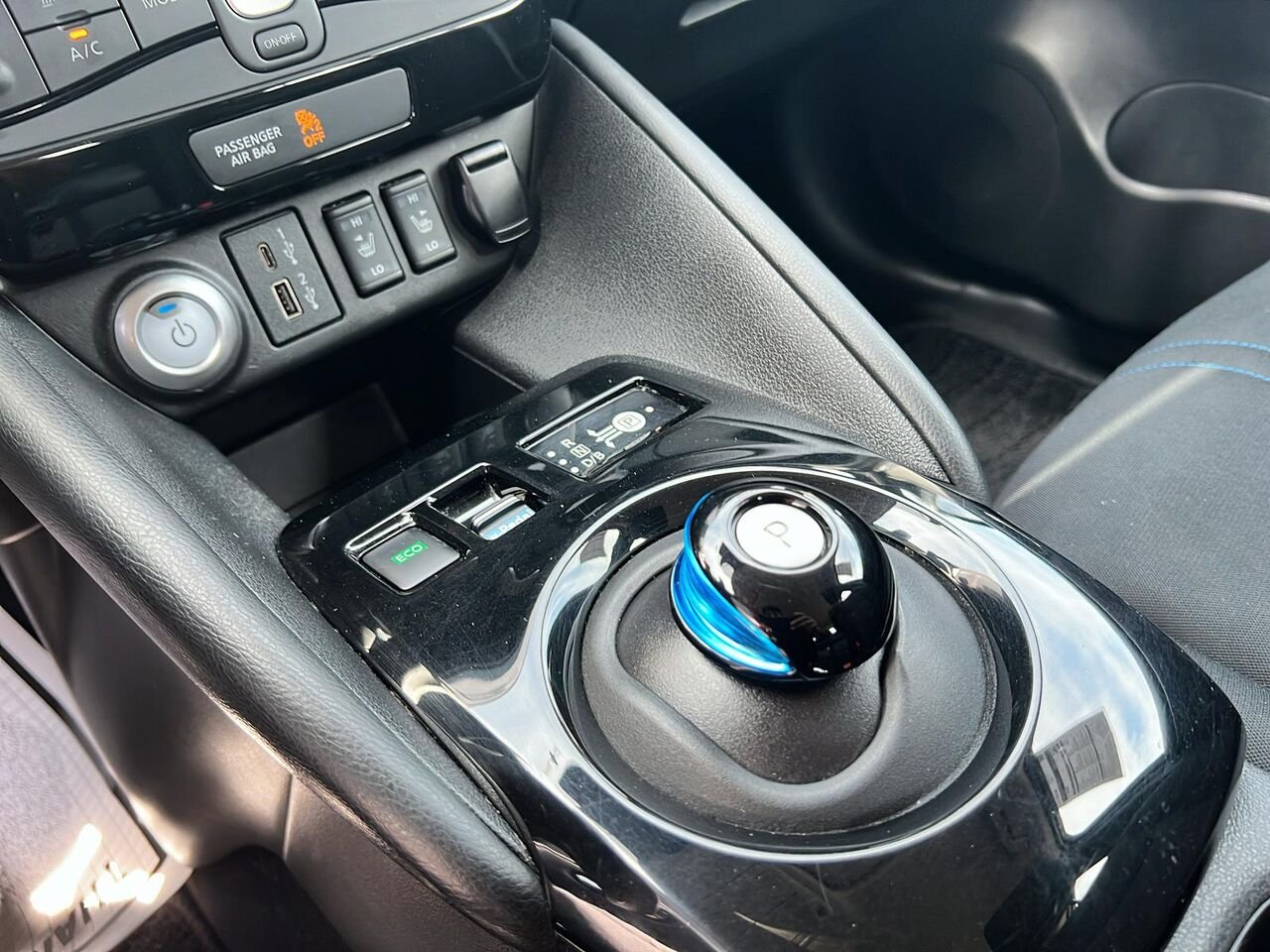 Nissan LEAF SV 40 KWH 2021 Blanc Québec - photo #30