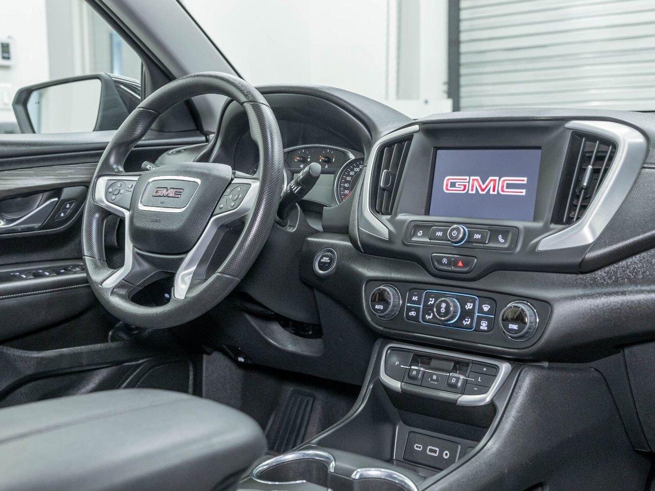 GMC Terrain SLE AWD *SIÈGES CHAUF* HAYON ELEC CARPLAY REG ADAP 2024 Noir Saint-Jérôme - photo #26