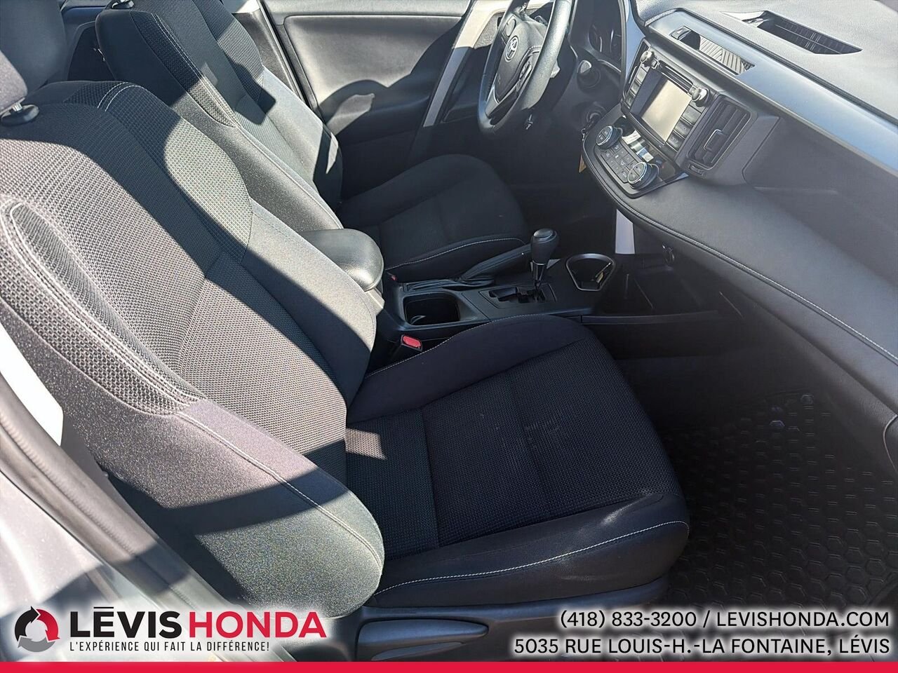TOYOTA RAV4 Traction intégrale 4 portes XLE 2017 Blanc Lévis - photo #4
