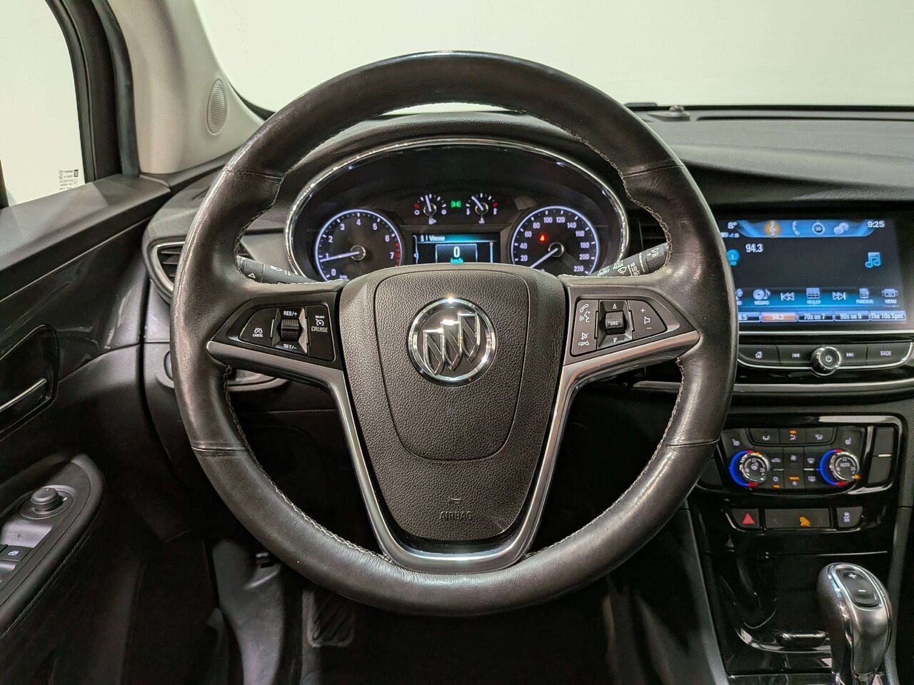 2018 Buick Encore FWD 4dr Essence White Val-David - photo #17
