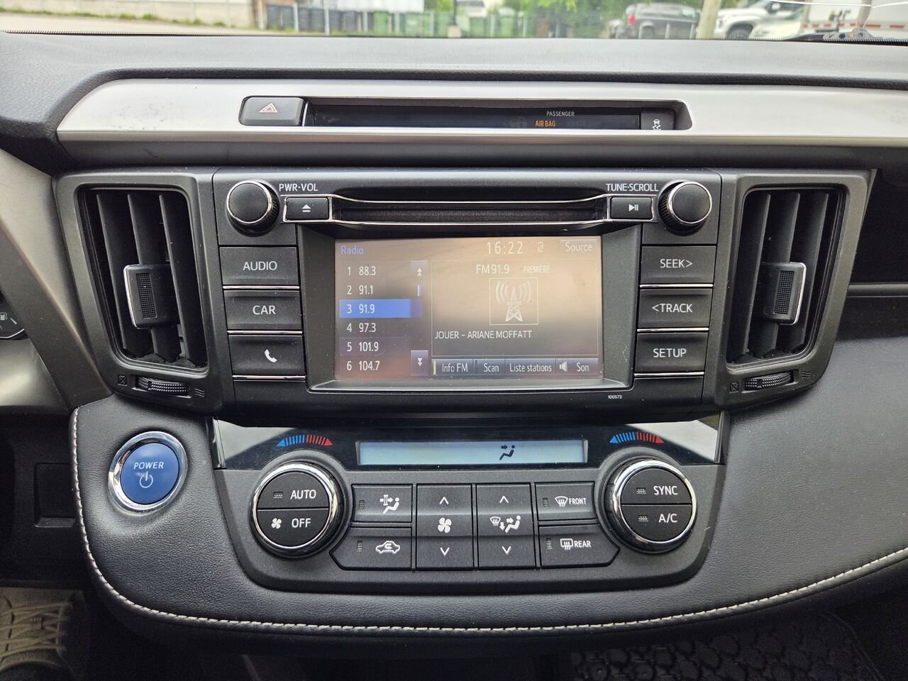Toyota RAV4 Hybride 2016 Blanc Mont-Laurier - photo #19