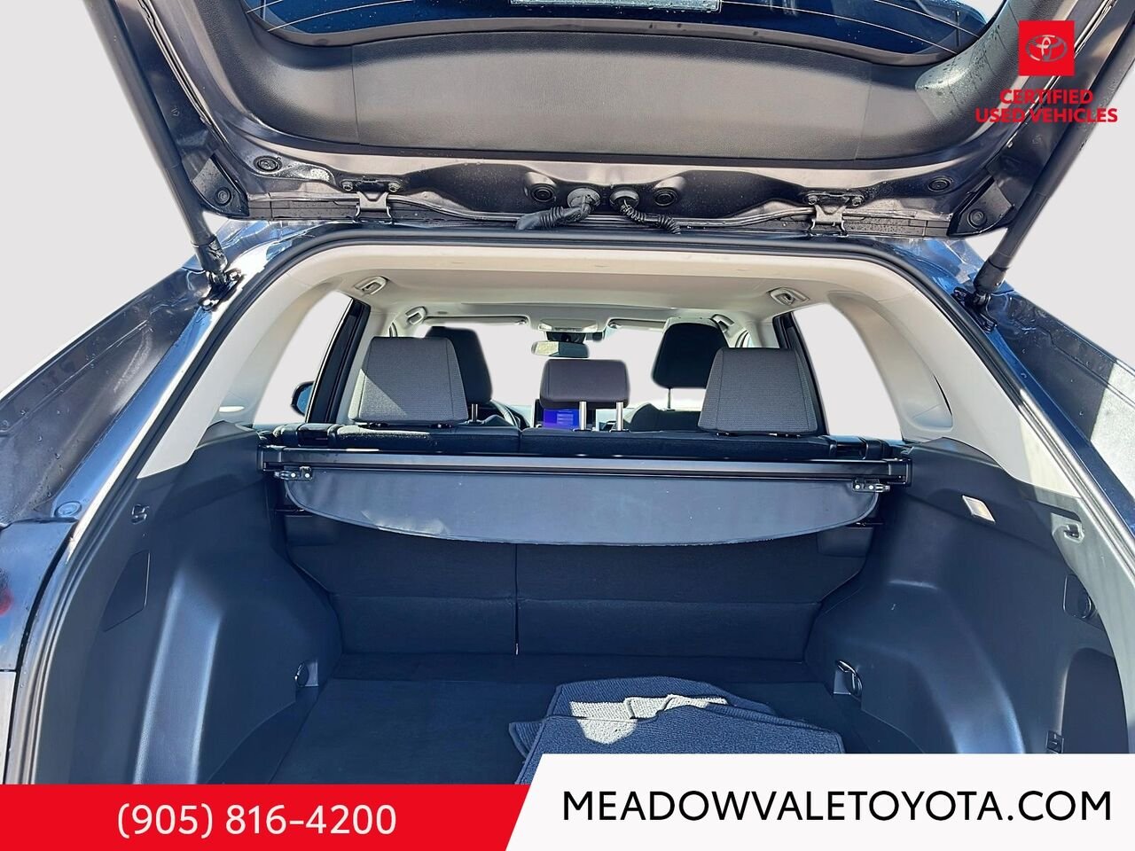 2024 Toyota RAV4 One Owner, Clean Car Fax, Power Sunroof, Power Trunk, Power Seat Grey Mississauga - photo #19