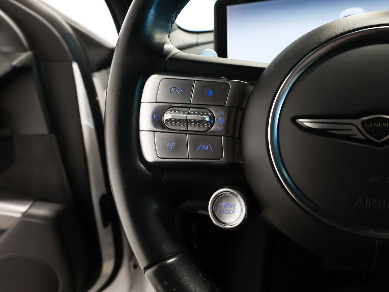 2023 Genesis GV60 White Saint-Eustache - photo #13